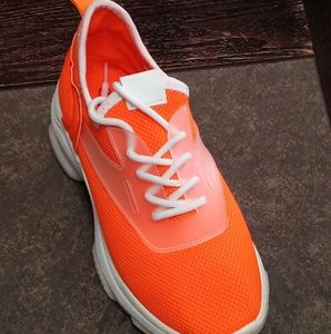 tennis shoes different color and measures